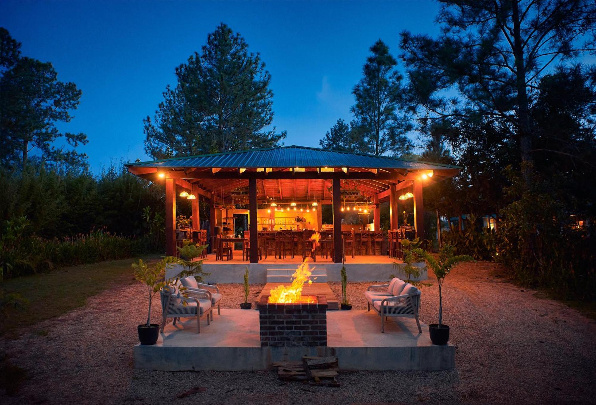 Hidden Valley Wilderness Lodge Blancaneau エクステリア 写真