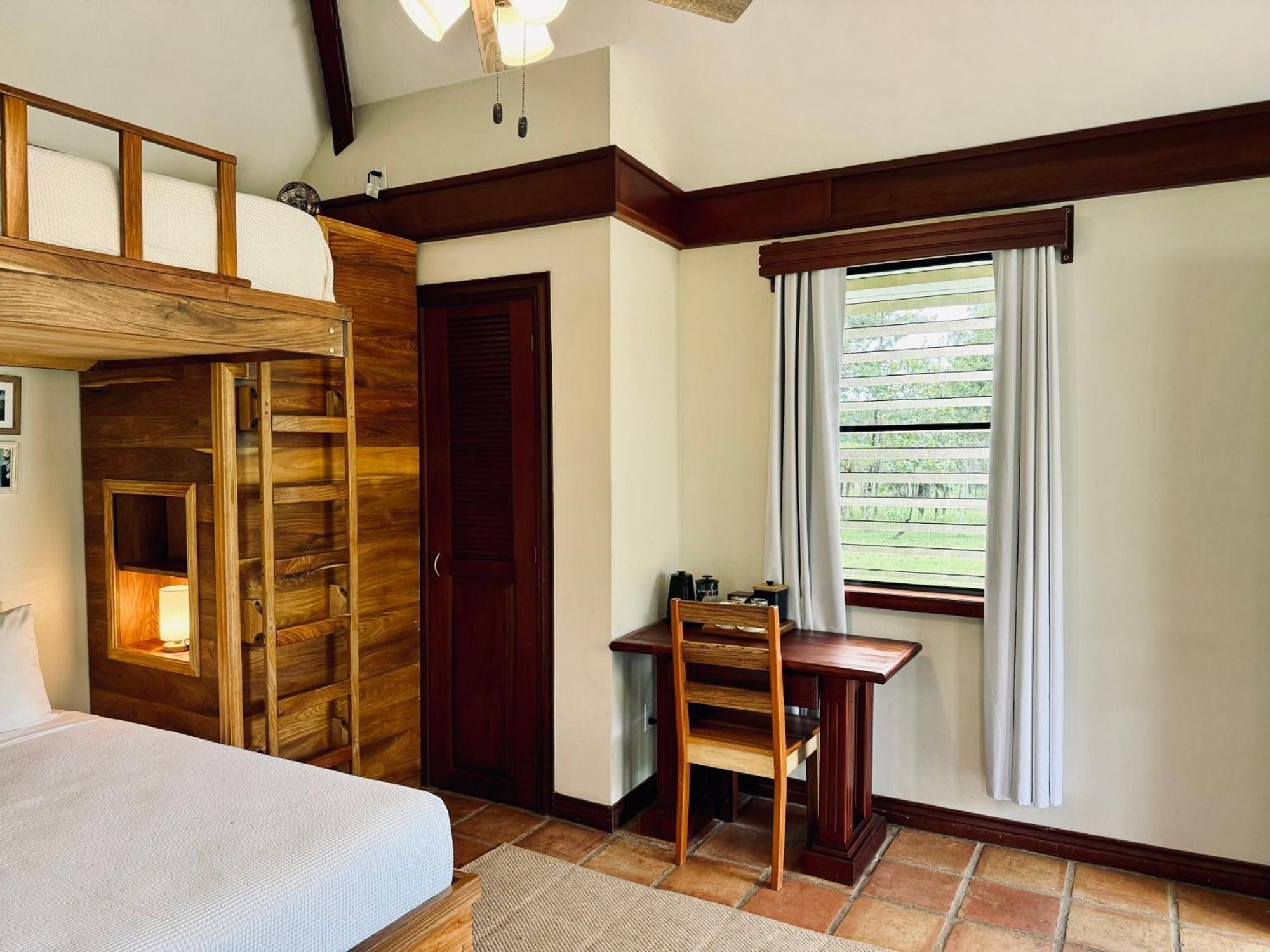 Hidden Valley Wilderness Lodge Blancaneau エクステリア 写真