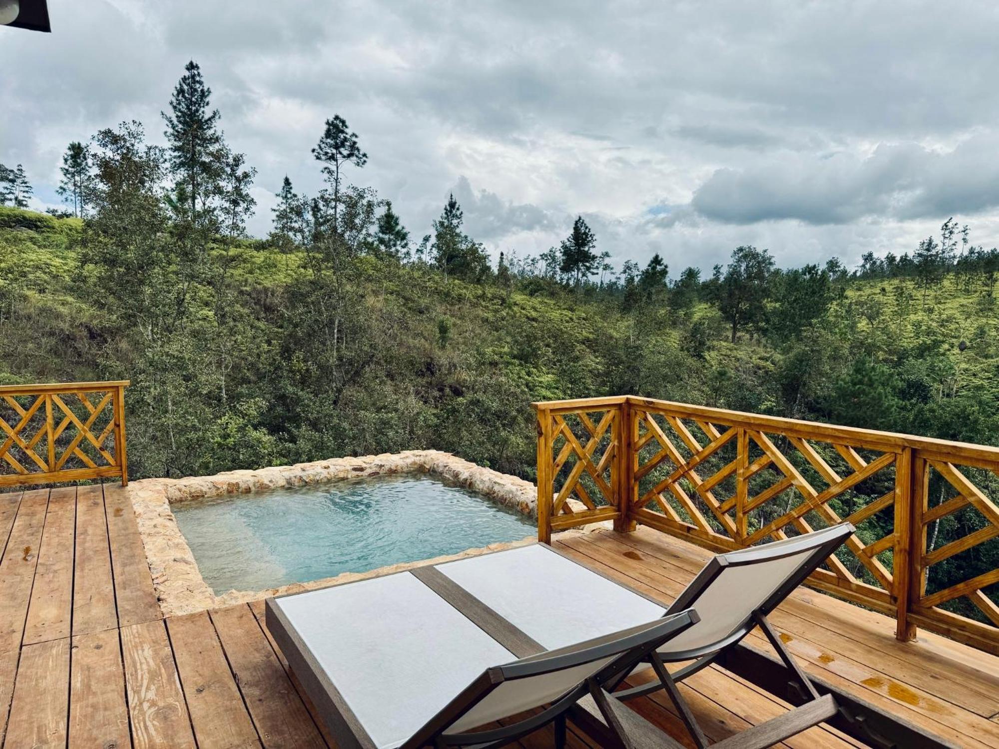 Hidden Valley Wilderness Lodge Blancaneau エクステリア 写真